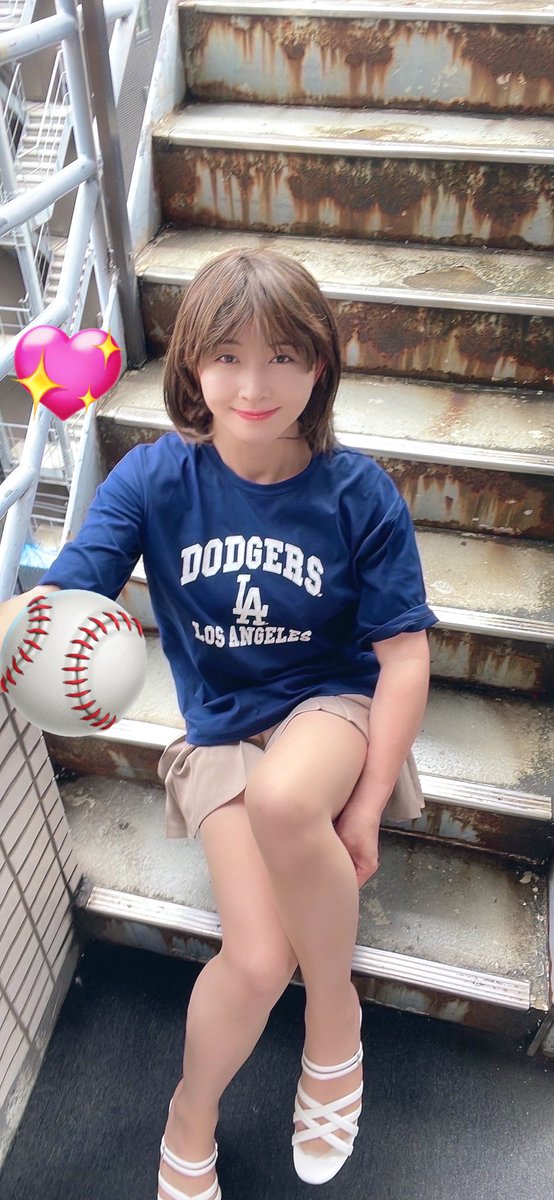 私をドジャースタジアム🏟️⚾️
に連れてって❣️🙋‍♀️✈️🇺🇸

Please take me to Dodger Stadium🏟️