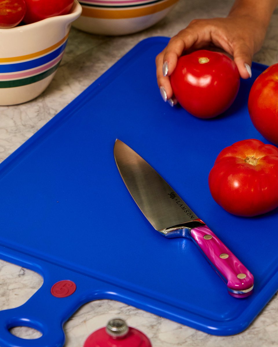 The workhorses of your kitchen! Introducing our new cutting board and chef’s knives (made in collaboration with Lamson — America’s best knife-makers).

greatjonesgoods.com/products/all-a…