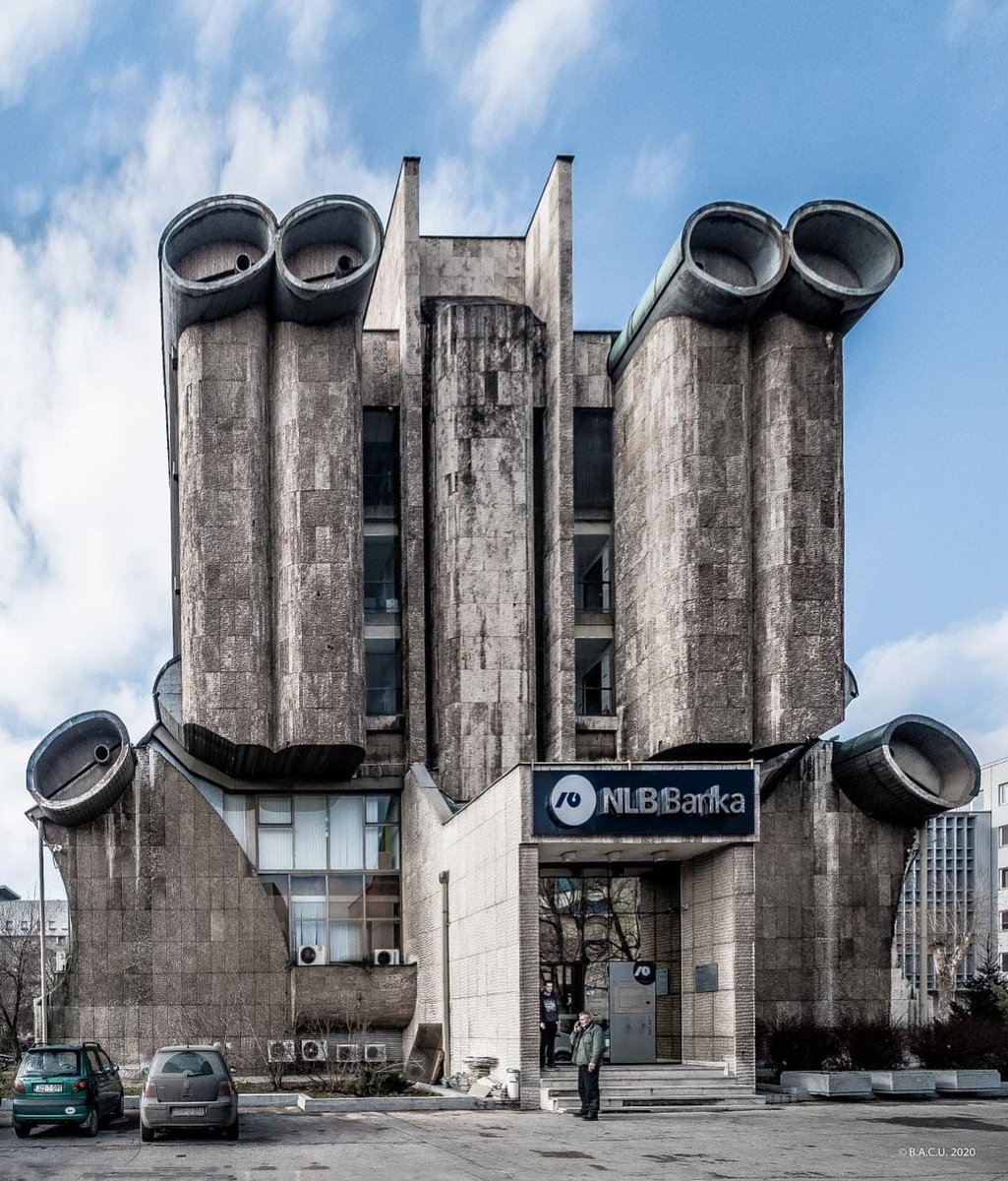 SocModernism's tweet image. The former Tuzla Bank, (Now NLB)
Tuzla, BiH,
Built in 1977,
Architect V.Stojanović
© BACU 2020
Photo Dumitru RUSU - from the architectural guide "Socialist modernism in former Yugoslavia"
#SocialistModernism #SocMod
#BRUTgroup
#architecturephotography
#architecture