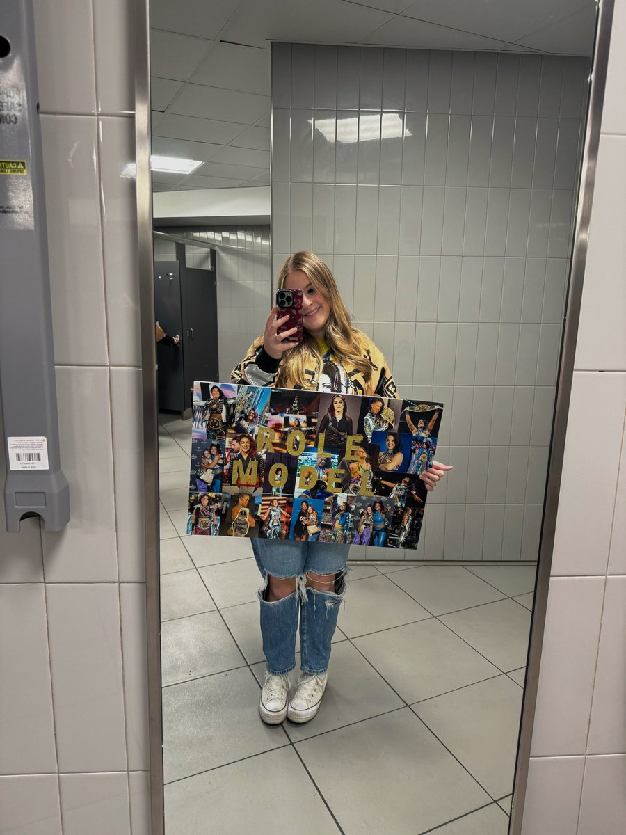 legithuggerz's tweet image. Always supporting you🥹🤍 @itsBayleyWWE #barclayscenter #wwe #SmackDown