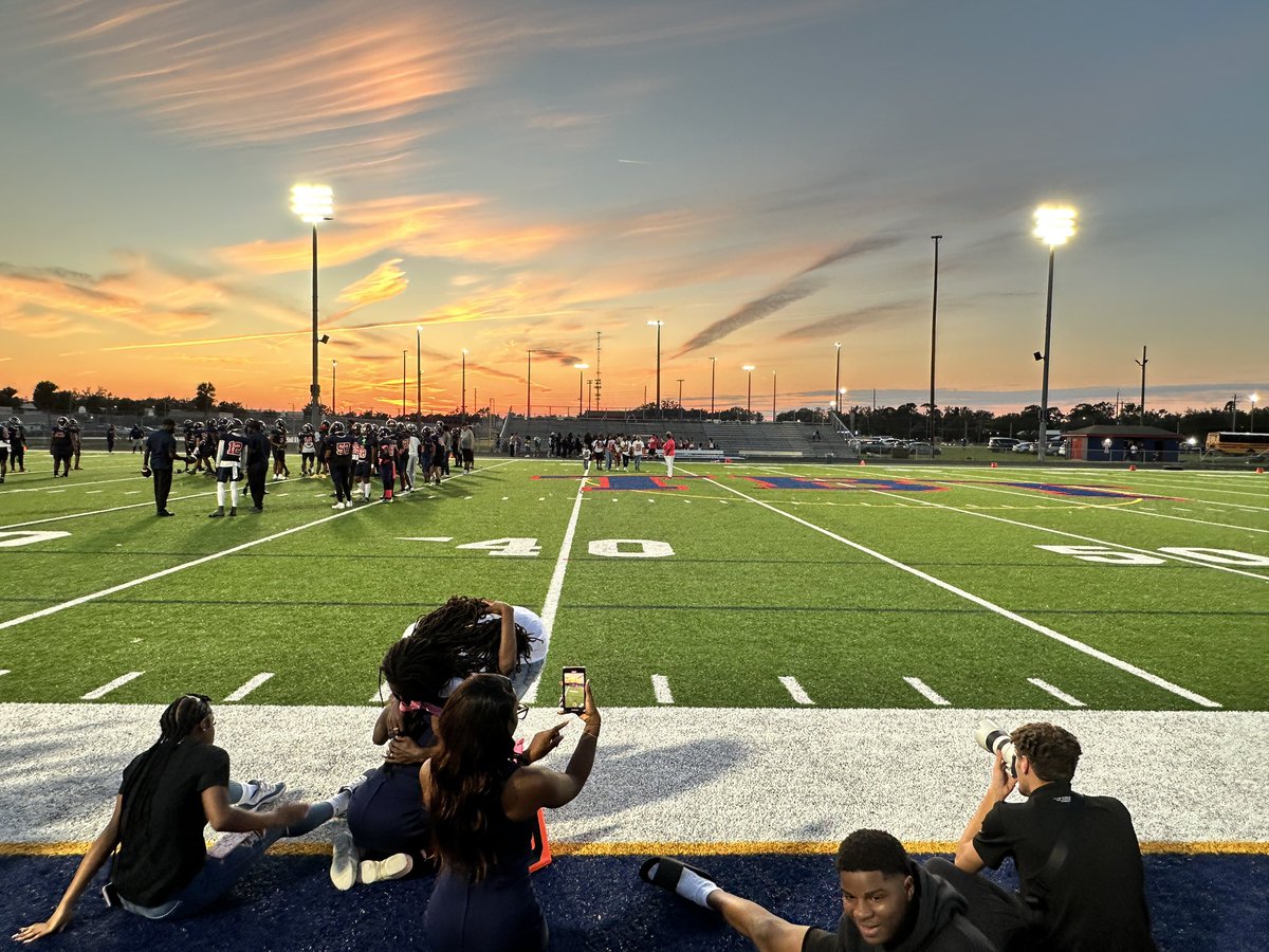 HillsboroughSch's tweet image. It’s almost time for #FridayNightLights, and our rendition… #HillsboroughNightLights! 
But before those Titans take on the Falcons, it’s time to honor the seniors! It's the Homecoming gaming  @myTBThs!
#techtechtech