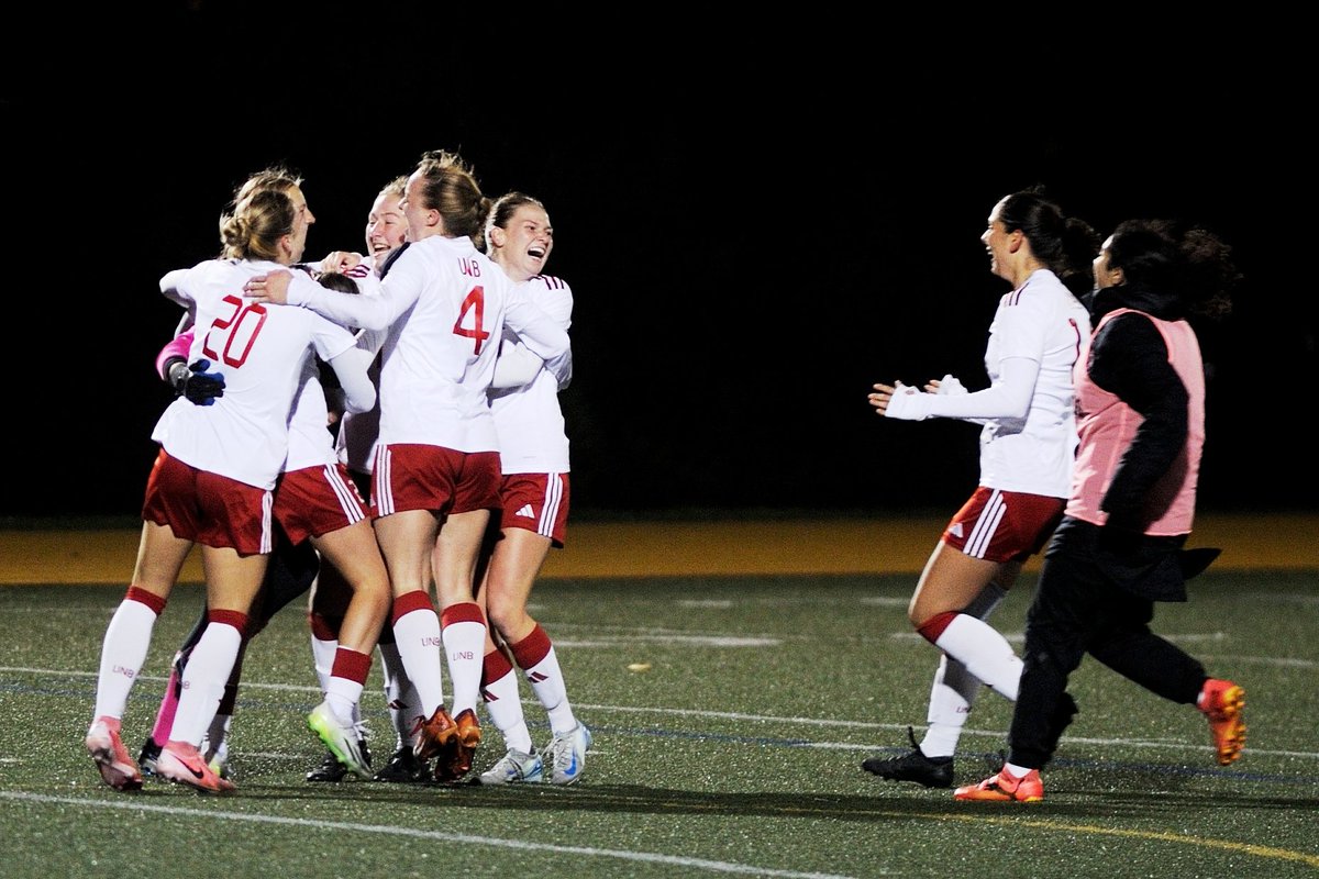 2024 Women's Soccer Championship: <a href="/UNBAthletics/">UNB REDS</a> use penalty kicks to defeat host <a href="/StFXAthletics/">StFX Athletics</a> and earn a trip to Championship Sunday.

atlanticuniversitysport.com/sports/wsoc/20…

📸 Bryan Kennedy