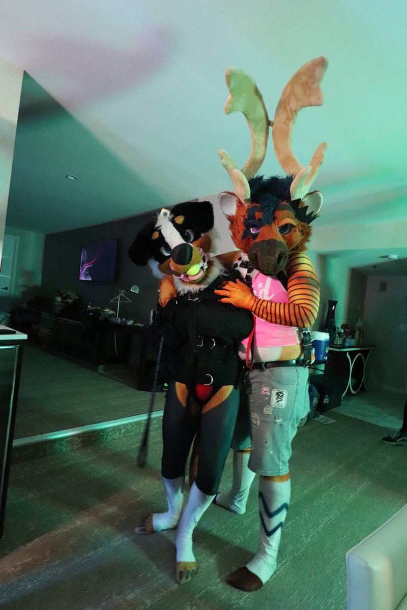 The ideal couple for #FursuitFriday 
🦌 <a href="/Bleatyouoff/">Lascivious Foxbreaker 🔜 FLOP LVFC</a>