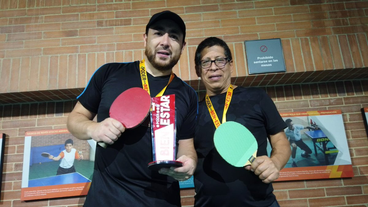 ServicioCivilD's tweet image. Conoce a las y los ganadores de la final de tenis de mesa dobles en los #JuegosDeportivosDistritales: 
🥇 @ContraloriaBta 
🥈 @CulturaenBta 
🥉 @AcueductoBogota 
Gracias por mostrar su talento y activar el #PoderDelBienEstar en esta gran competencia. ¡Felicidades!