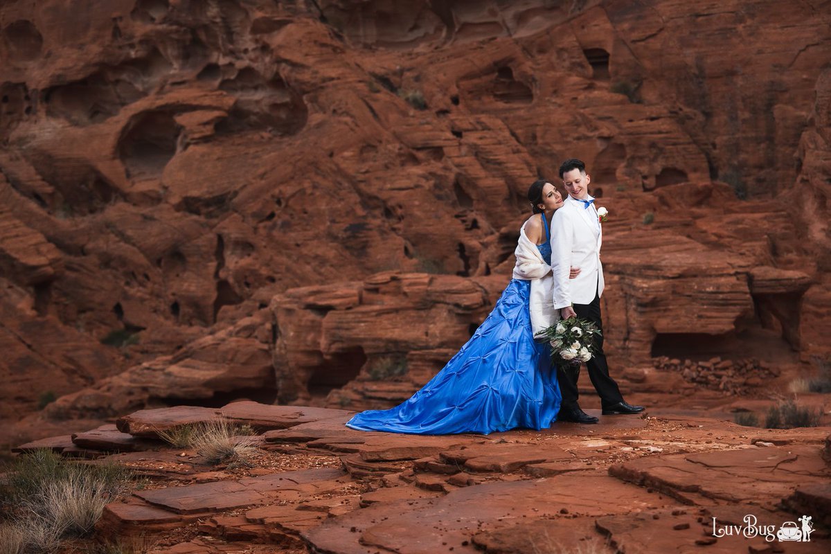 LVLuvBug's tweet photo. Congrats Maria and Jose on your Valley of Fire wedding!
#valleyoffire #lasvegaswedding #vegaswedding #elopement #lasvegasweddingphotographer #microwedding #lasvegasweddingphotographer #destinationwedding #desertwedding #lasvegassign #valleyoffirewedding https://t.co/IaQHaf35ou