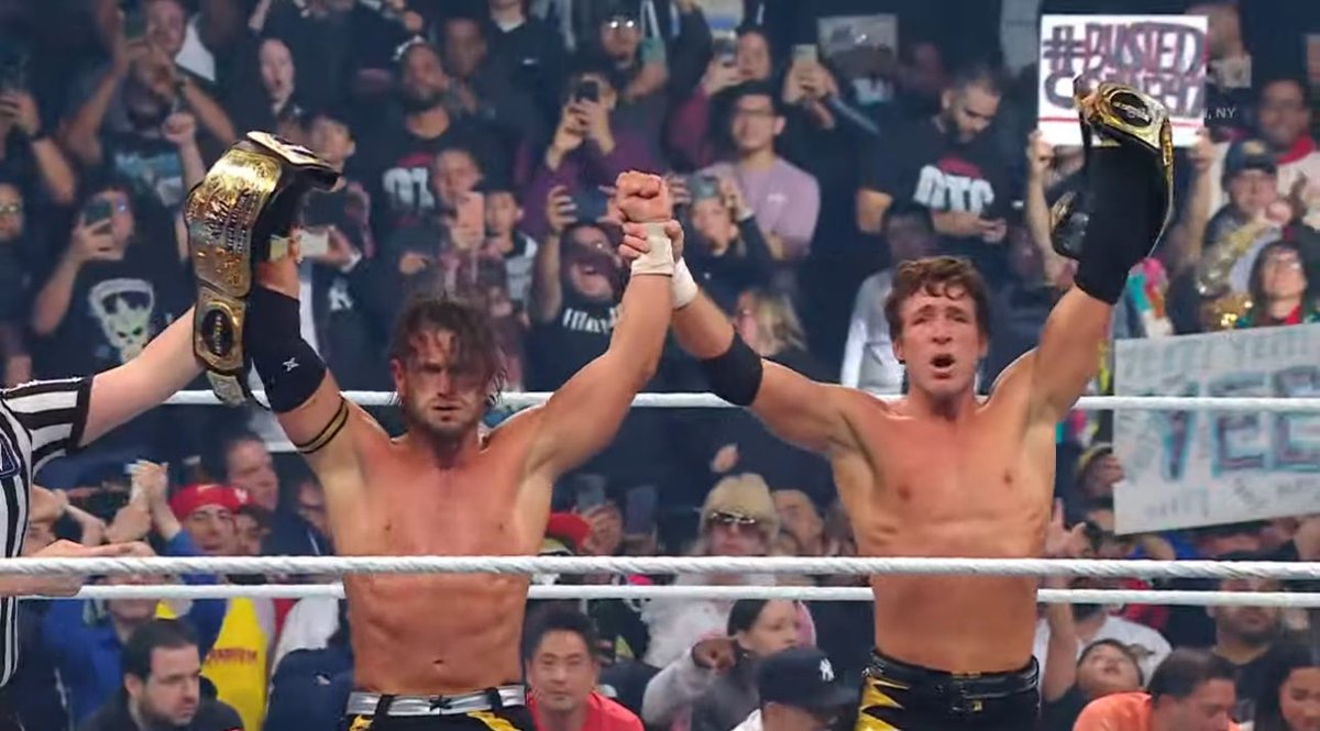 🚨 AND NEW 

Motor City Machine Guns have defeated The Bloodline to become the NEW Tag Team Champions!

#SmackDown