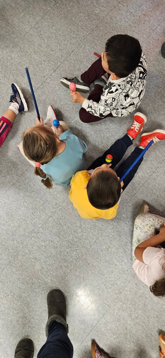 MrsDomingues78's tweet photo. Music with Ms. Ardiente!
@MsArdiente https://t.co/nyckPZhL7t