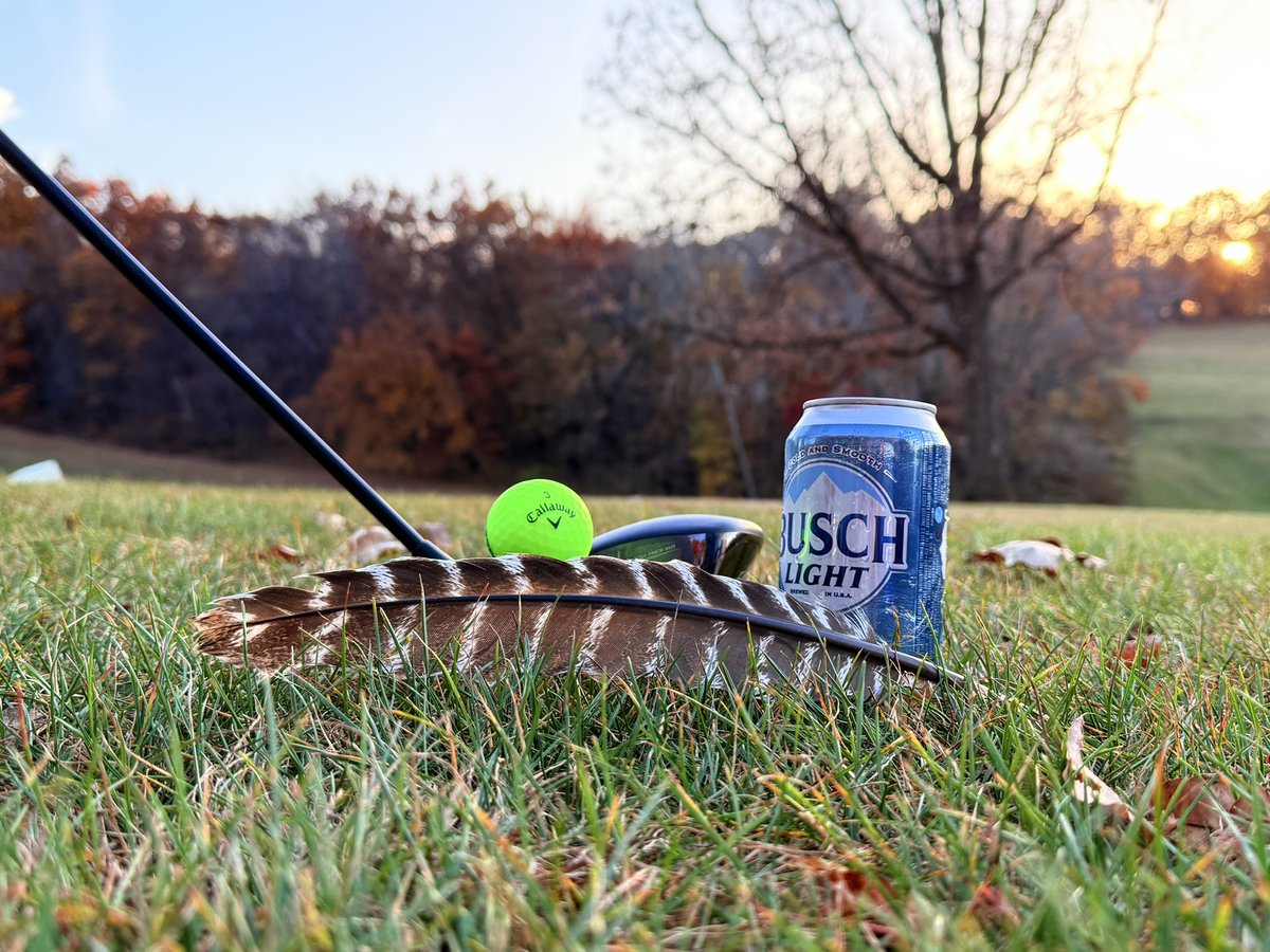 jwpooch's tweet photo. Twilight golf in NE Iowa doesn’t get much better than this. @BuschBeer https://t.co/UKtWubDa7t