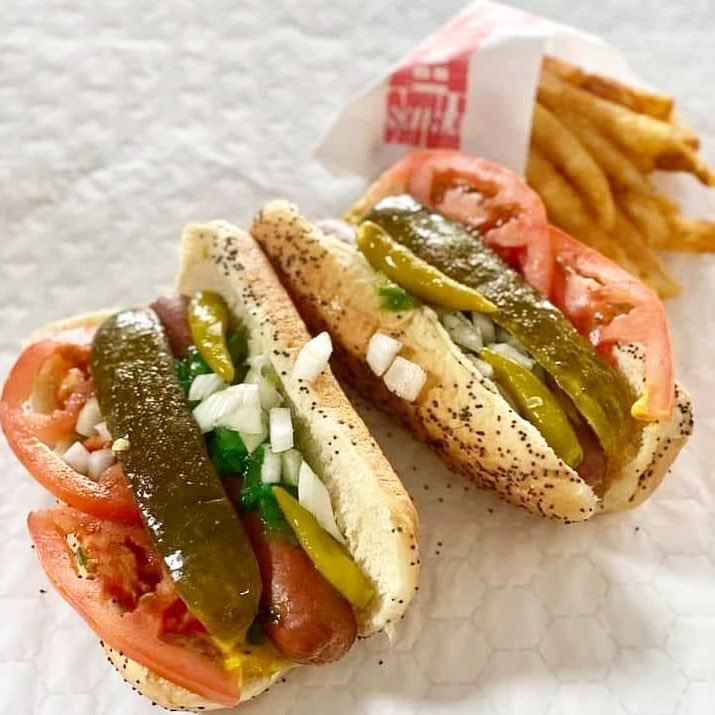 Chicago_History's tweet image. Where are these dogs from?

#ChicagoHistory 🌭🌭