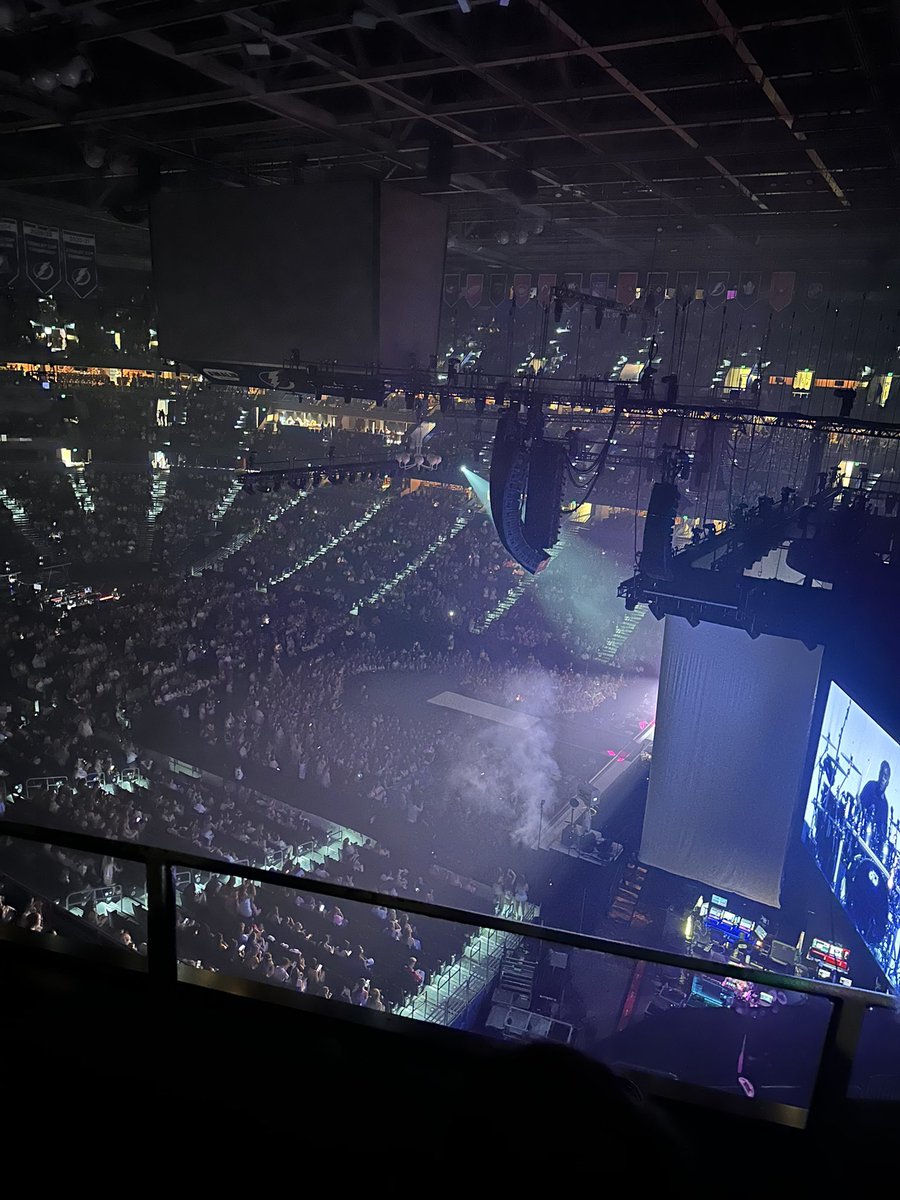 BrittanyRuege's tweet photo. @TeamSabrina please please please help us out 💋💙(section 328 row b seats 6-8) #shortnsweettampa https://t.co/uJLRyaRH6p