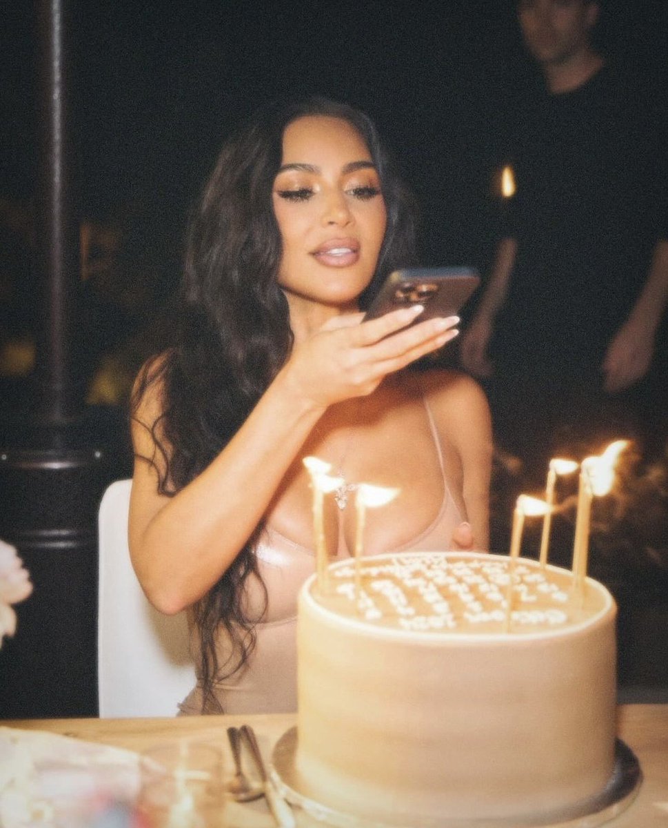 ⋆✴︎˚｡⋆ 𝐭𝙝𝑖𝚛𝘵𝙮, 𝗳𝑙𝓲𝒓𝘁𝘆, 𝒂𝙣𝘥 𝘵𝗵𝗿𝙞𝒗𝑖𝘯𝘨..🍾

#𝐿𝑖𝑣𝑀𝑖𝑙𝑖𝑜𝑃𝑎𝑟𝑡𝑦🥂