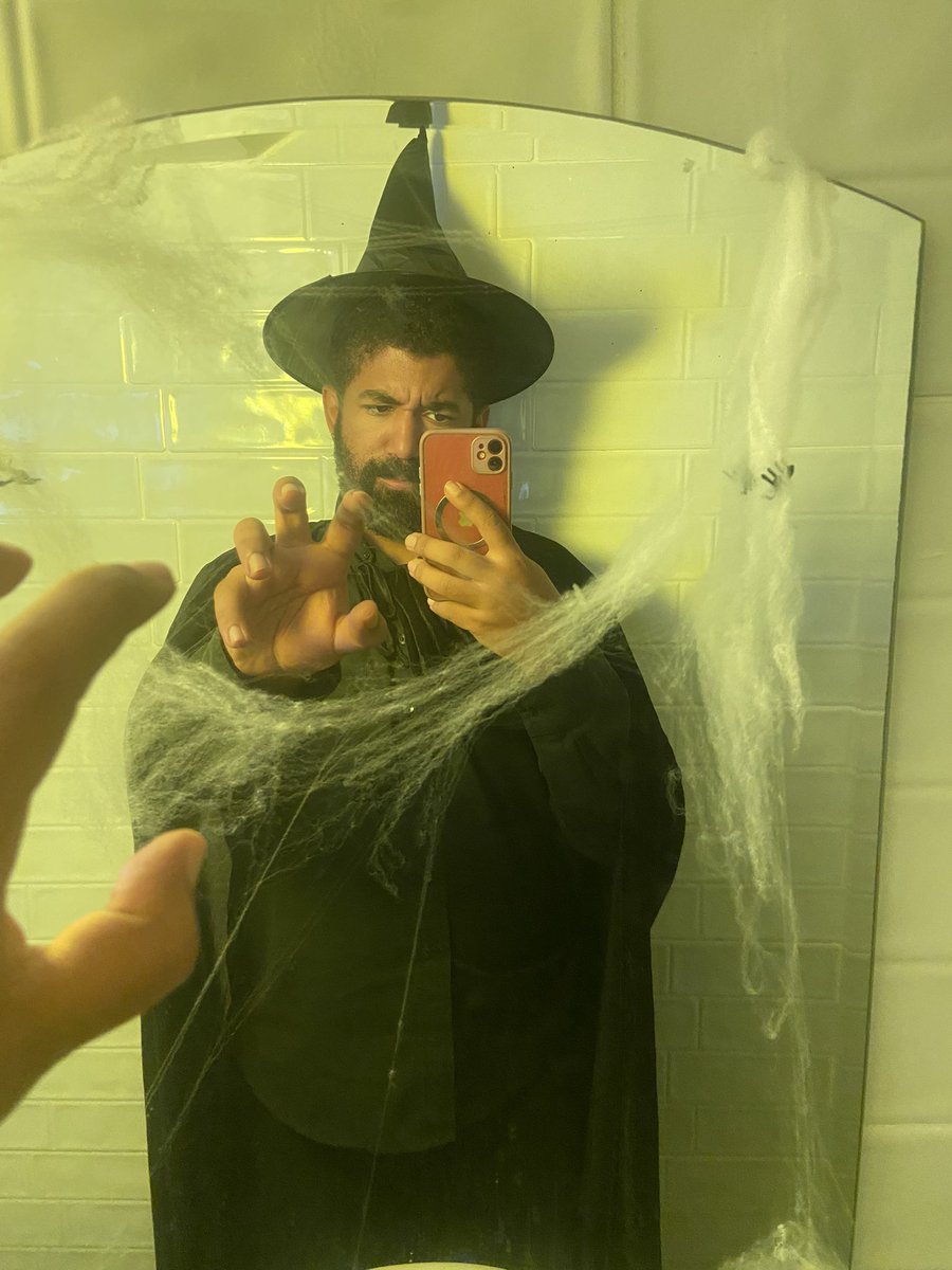 AdamsFerrer's tweet photo. Happy Halloween https://t.co/aNuLEwU3U0