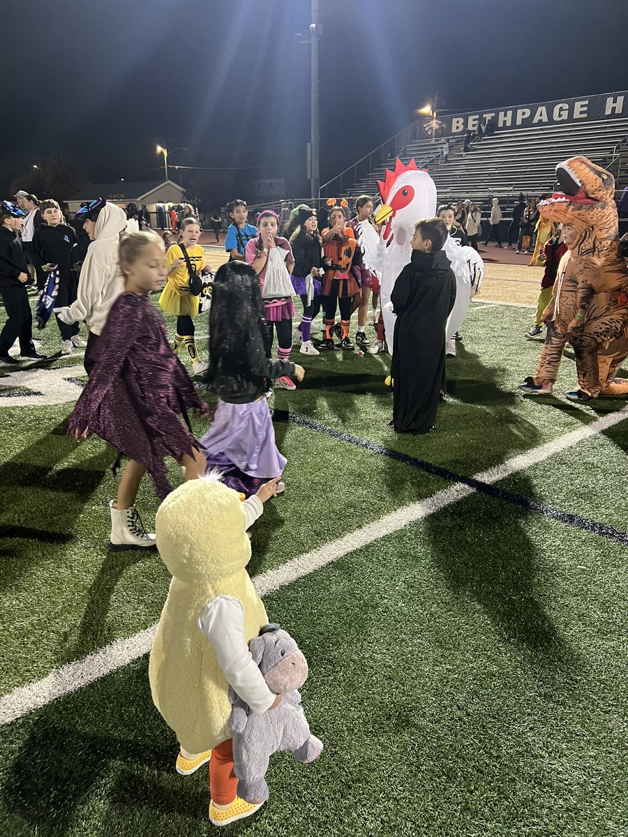 My little duck loved all the costumes tonight! Thank you to the incredible PTAs 💙💛 #WeAreBethpage