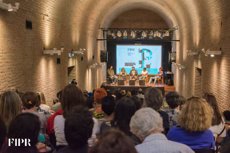 “El arte y la cultura son imprescindibles en tiempos de crisis”. 

#Rosario | Con Premio Konex como “evento destacado” de la década, el #FestivalInternacional de #Poesía festeja sus 32 años <a href="/dangigena1/">daniel gigena</a> <a href="/FundacionKonex/">Fundación Konex</a> <a href="/FIPRosario/">Festival Internacional de Poesía de Rosario</a> lanacion.com.ar/cultura/con-pr…