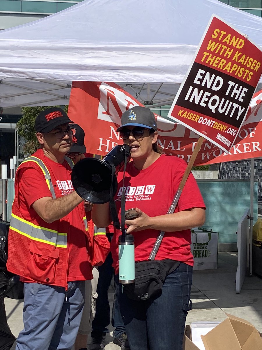 On the picket line with striking <a href="/NUHW/">National Union of Healthcare Workers</a> mental health professionals at Kaiser! #EndtheInequity #MentalHealthMatters