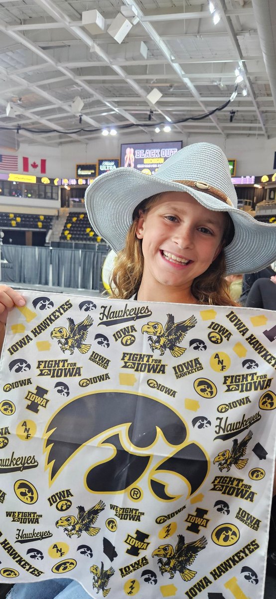 nickel7duece's tweet photo. Country night at our first Hawkeyes volleyball game! #fightforiowa https://t.co/Xc9B5dEutS