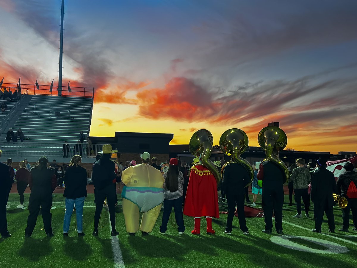 senior night under a beautiful sunset🌅
<a href="/SC_Mustangs/">Salina Central High School Athletics</a>