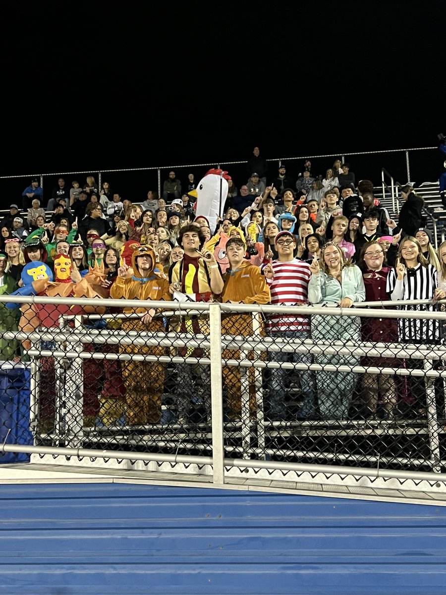 Our Edgewood students look great with costume night at Monroe! <a href="/TheEdgeAthletic/">TheEdge_Athletics</a>