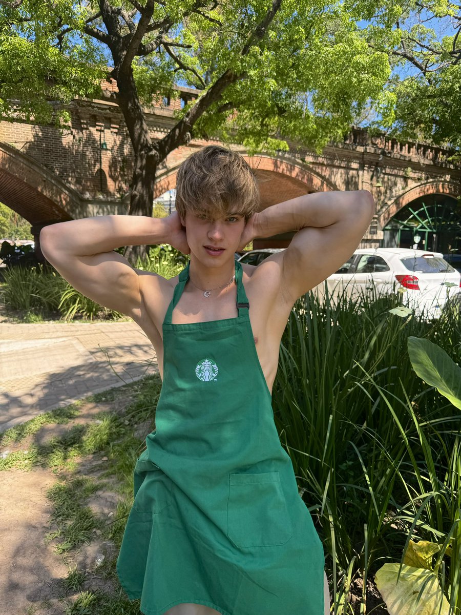 nova0F's tweet photo. Queres tu café con leche ?😳 https://t.co/jISnndhmy6
