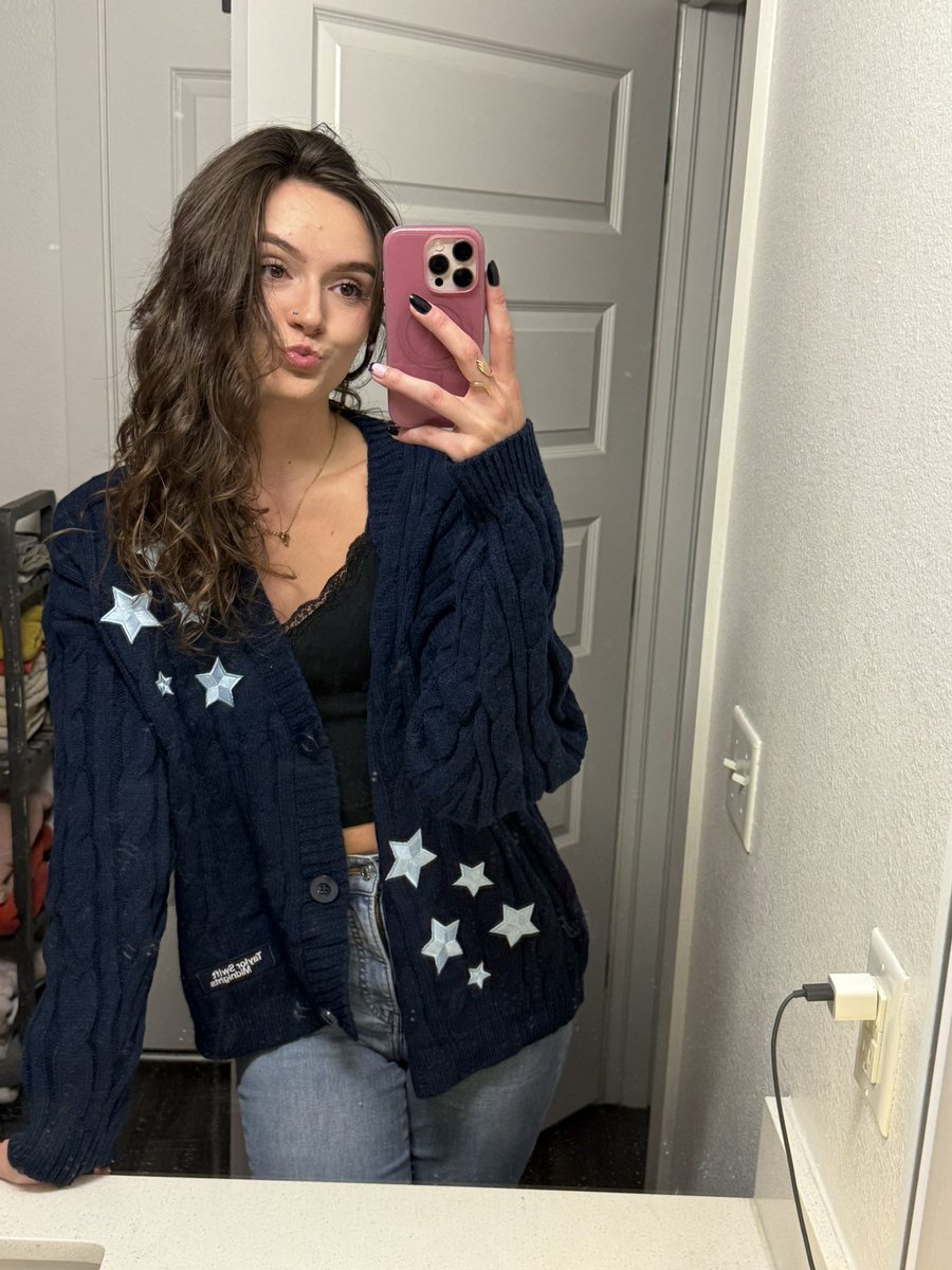 jusjjayy's tweet photo. Why of course my Midnights Cardigan got delivered in locker 13โฆ โจ๐ซข
@taylornation13
#2YearsofTSmidnighTS https://t.co/r86HBH98Kd