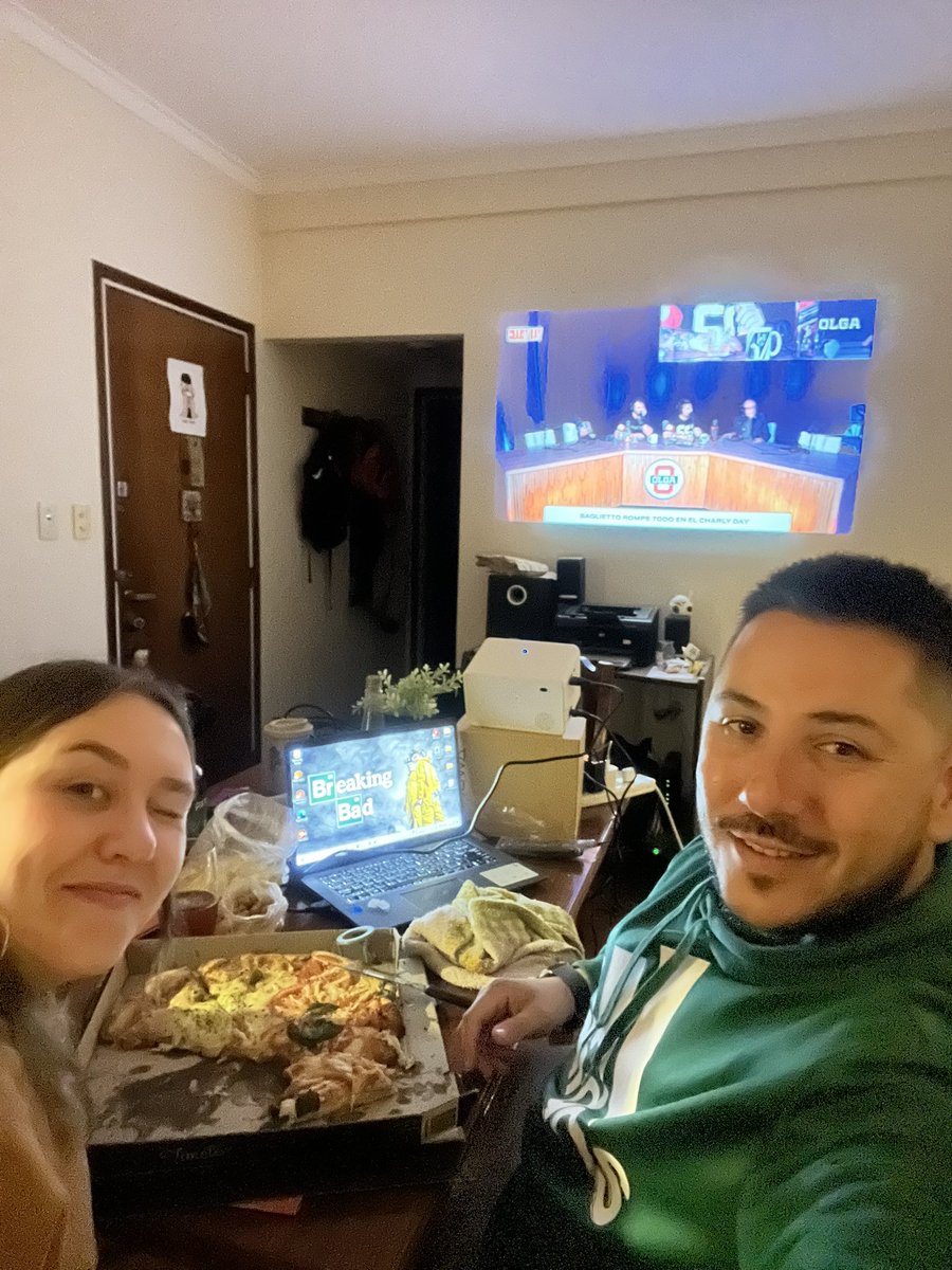 Plan de viernes por la noche! 😍😍#OLGACharlyDay <a href="/olgaenvivo/">OLGA</a> <a href="/miguegranados/">Migue Granados</a>