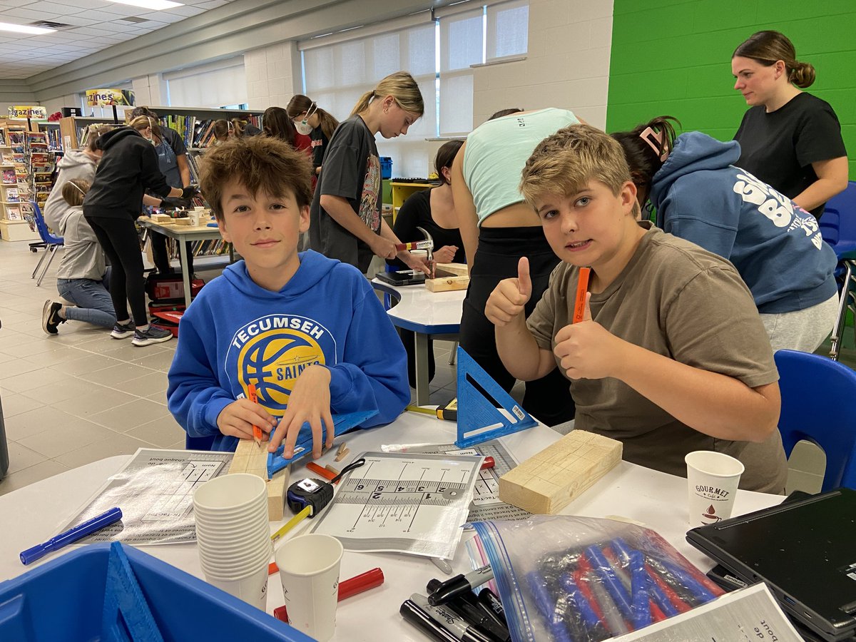 Aujourd'hui, nos élèves de la 7e et de la 8e année ont continué l'exploration des métiers dans le cadre du programme "Tracer son itinéraire vers la réussite".