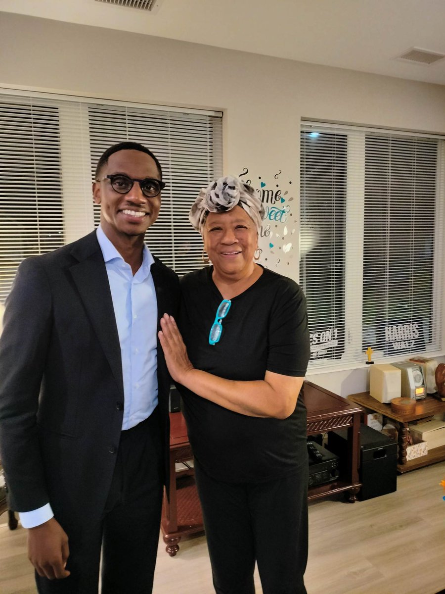 So happy to welcome Ms. Marilyn Burns to her new home in Ward 6. So proud of all she does to fight for food justice all across our city. 🙌🏾🙌🏾🙌🏾