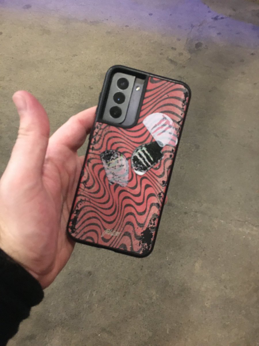Sam13rown's tweet image. Anyone lost this phone at @BEARTOOTHband at @O2VicWarehouse please contact the venue