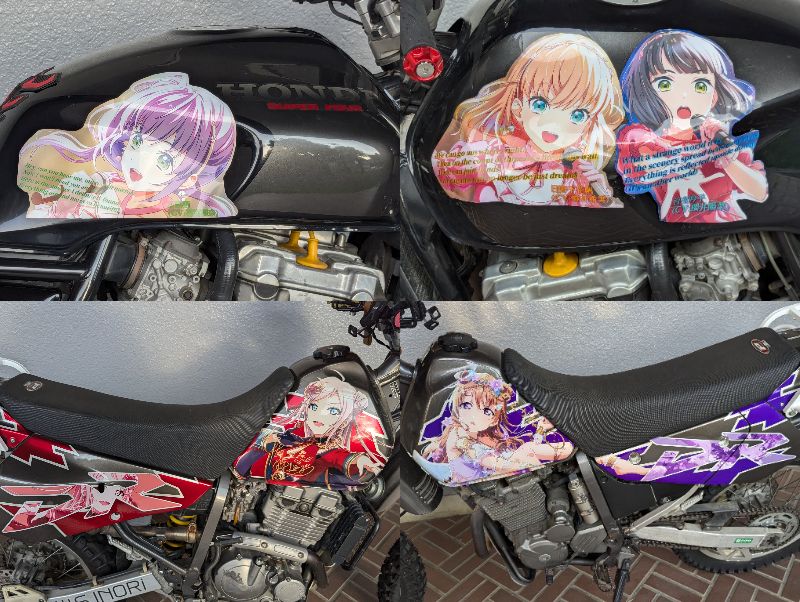 sfkno's tweet photo. どちらもﾋﾄﾘﾀﾞｹﾅﾝﾃｴﾗﾍﾞﾅｶｯﾀﾖｰ!

●HONDA CB1000 SUPER FOUR(SC30)
蓮ノ空女学院スクールアイドルクラブ
スリーズブーケ @ Reflection in the mirror
(乙宗梢,日野下花帆&百生吟子)
(自作)

●SUZUKI DR250R(SJ45A)
虹ヶ咲学園スクールアイドル同好会
近江彼方&鐘嵐珠
(デザイン&施工:ラッピングスタジオ イノリ( @ws_inori )様)

#lovelive
#虹ヶ咲
#蓮ノ空
#蓮ノ空女学院モーターサイクルクラブ
#虹ヶ咲学園モーターサイクル同好会