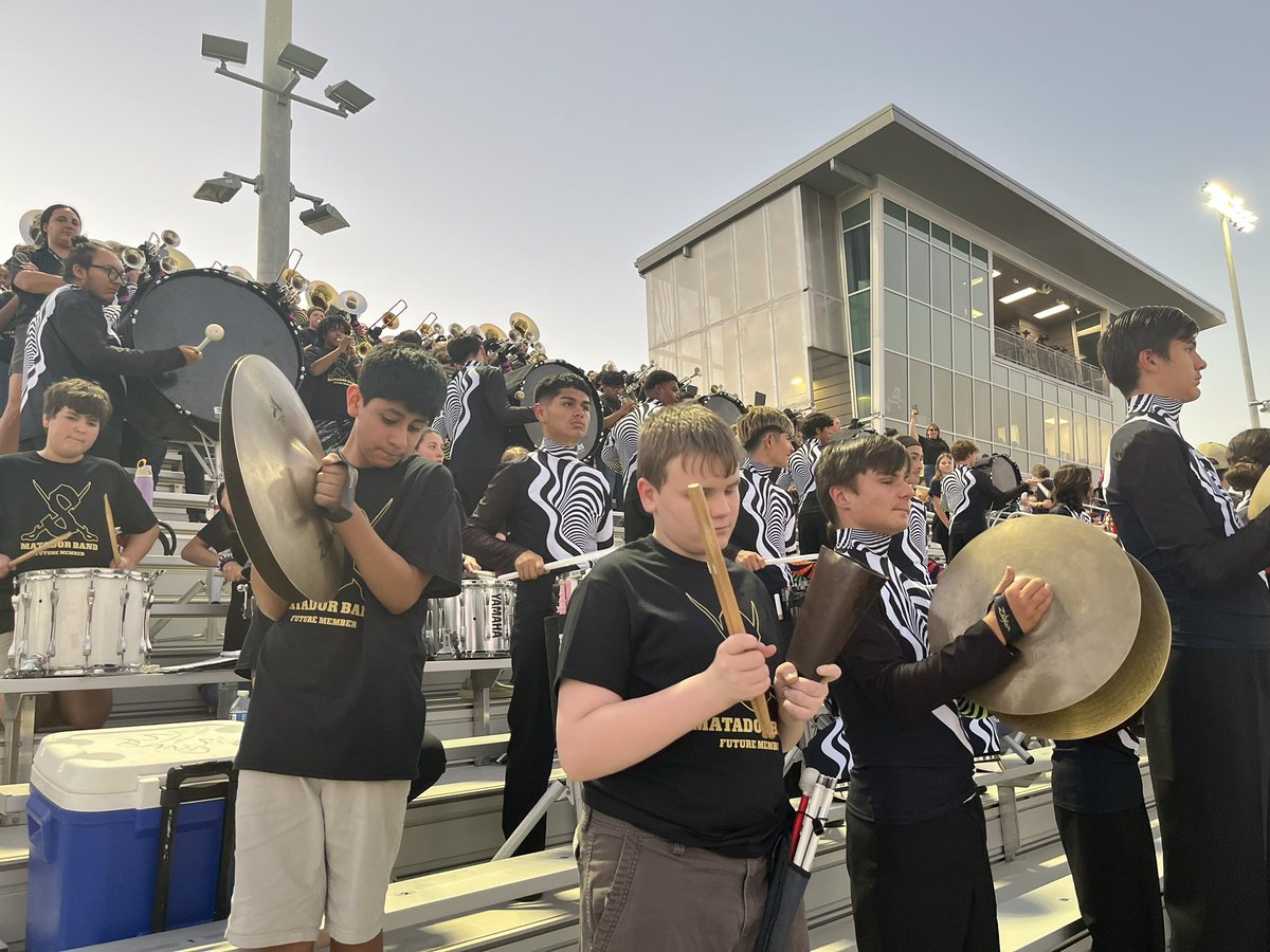 AJBtoroband's tweet photo. Middle school night with the @MatadorBandSHS
Kids are having a blast!
#MusicforAll #FutureMatadors https://t.co/PeMR02JwRA