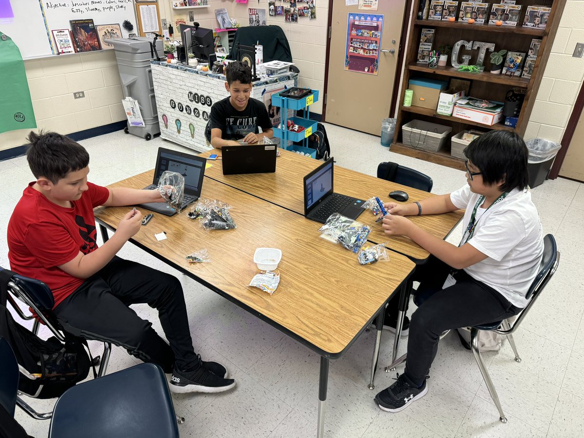 mrs_redgate's tweet image. First week of @JordanNISD #LegoRobotics ✅✅✅ Super excited for this season’s theme, SUBMERGED 🌊🐳🦑🪼 …this time with TWO teams of amazing kids! @msgmakeshistory #LearnersAtWork