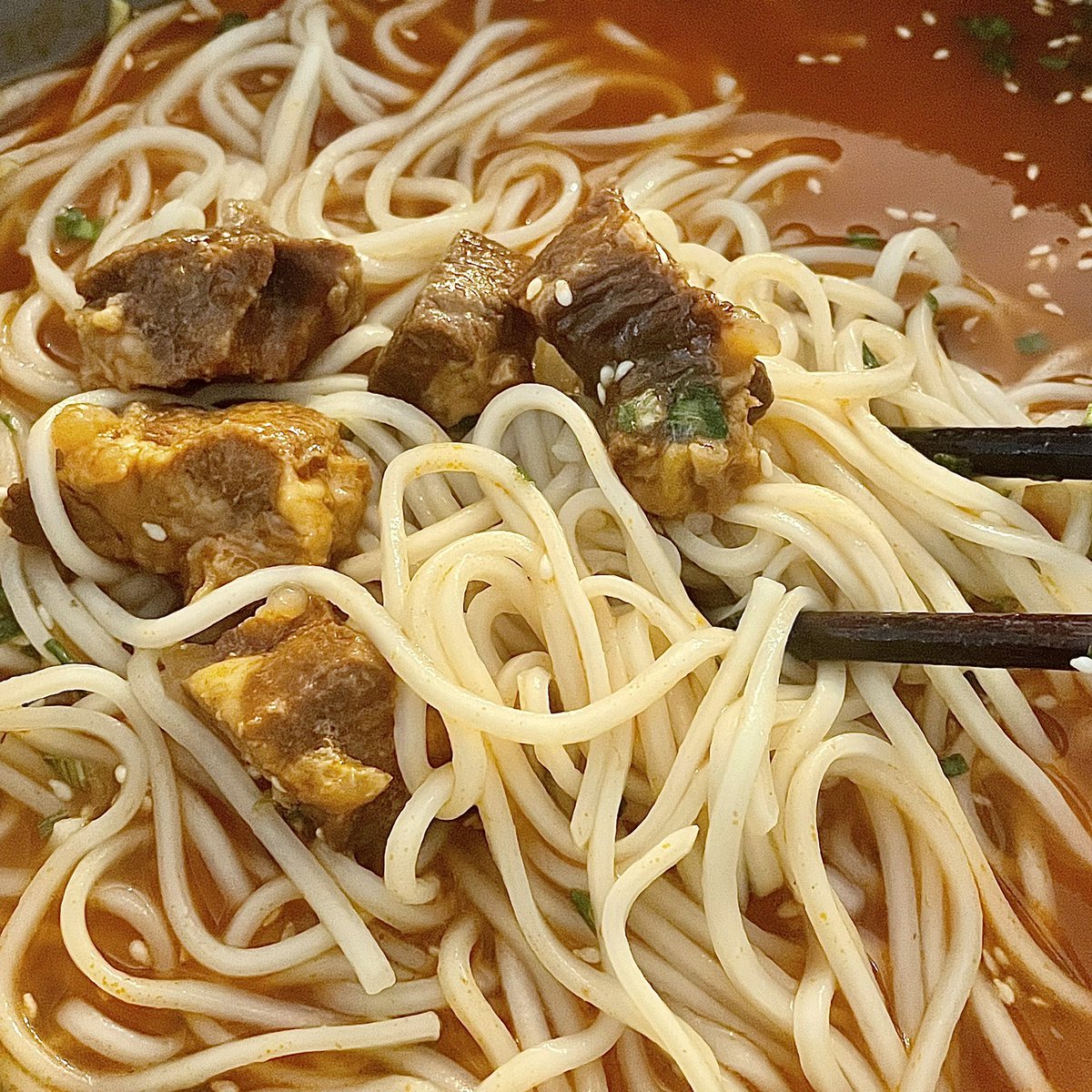19.9买的速食拉面还真有几坨肉肉 https://t.co/1U2GCpmPo8