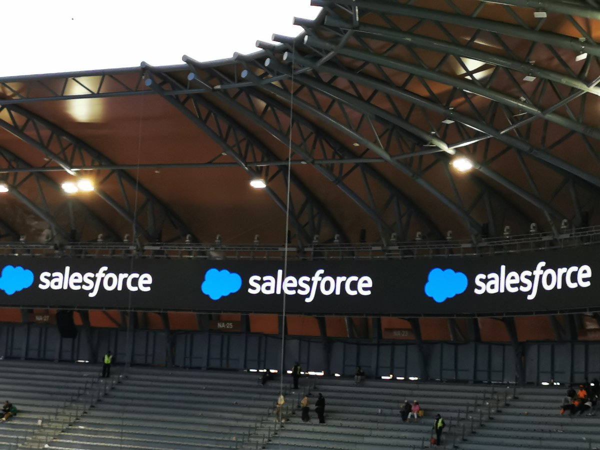 Como me da gusto asistir a un evento y ver <a href="/salesforce/">Salesforce</a> y ser un promotor e implemntador de la marca pr mas de 10 años