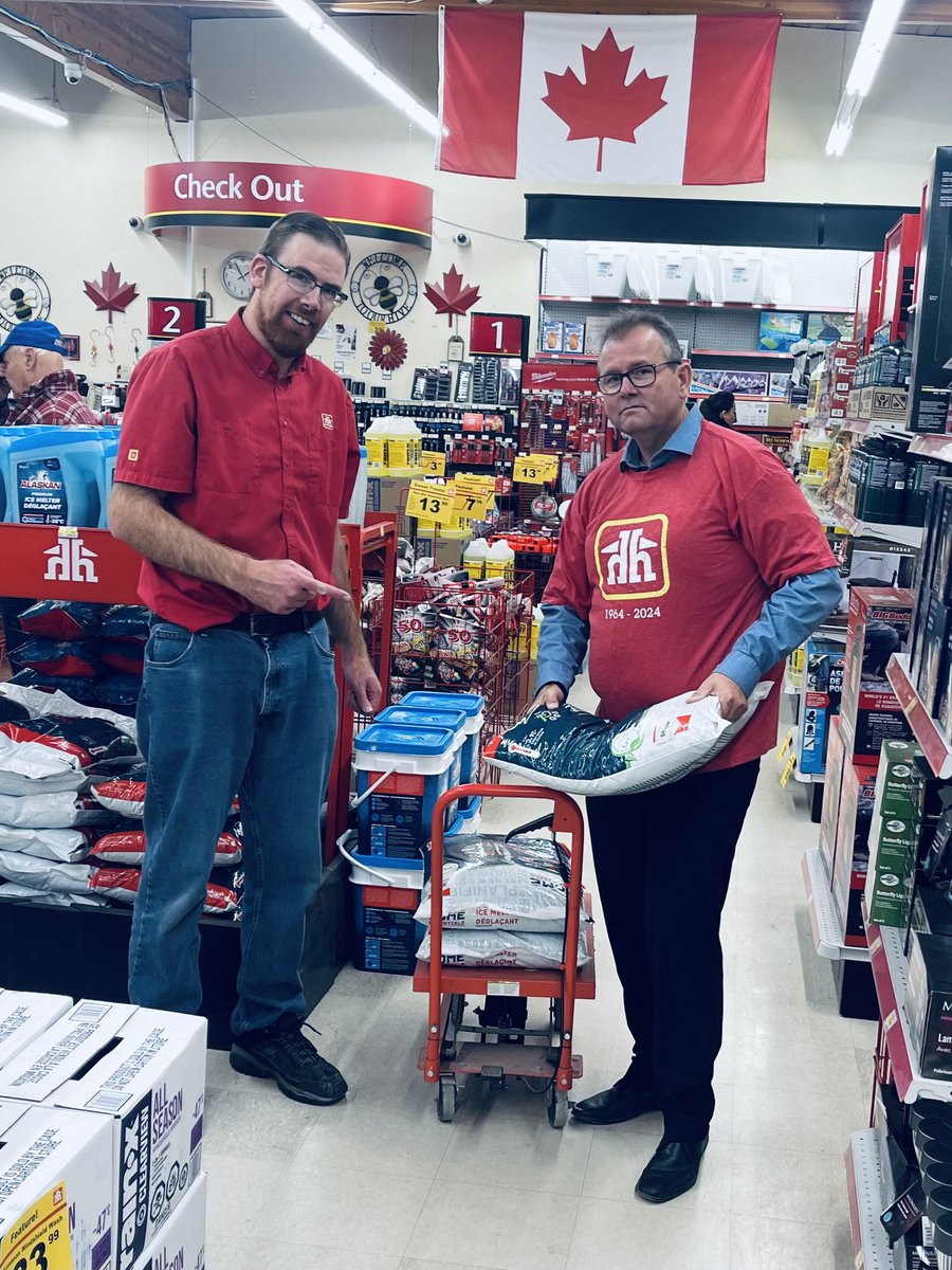 WayneEwaskoMLA's tweet photo. This afternoon, I had a chance to go to work with Kyle to Home Hardware, Building Centre & Furniture Stores in Town of Beausejour ! Thank you to Rudy, Larry and Kyle for a great time! 👍 #MLA2WorkDay #EasternMB https://t.co/TmdWLd1Ij8