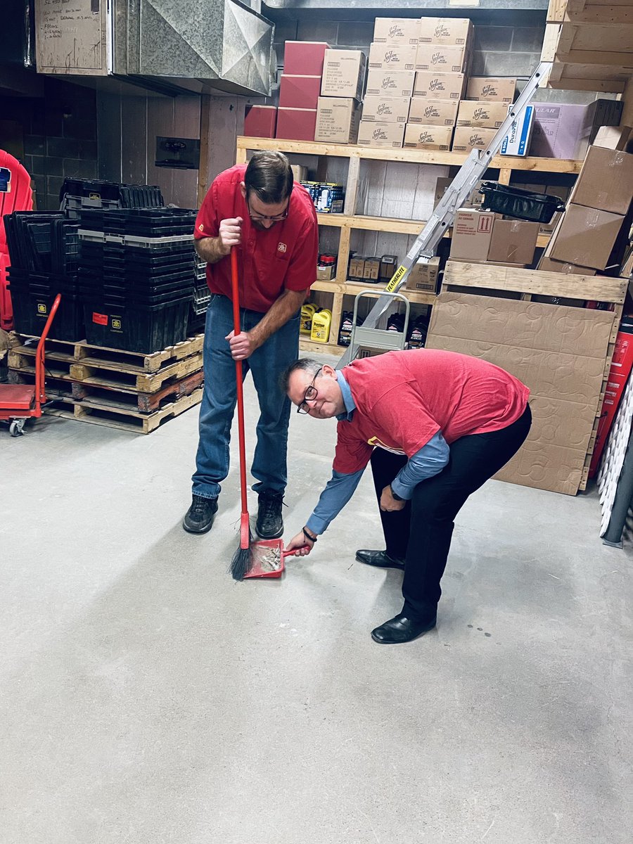 WayneEwaskoMLA's tweet photo. This afternoon, I had a chance to go to work with Kyle to Home Hardware, Building Centre & Furniture Stores in Town of Beausejour ! Thank you to Rudy, Larry and Kyle for a great time! 👍 #MLA2WorkDay #EasternMB https://t.co/TmdWLd1Ij8