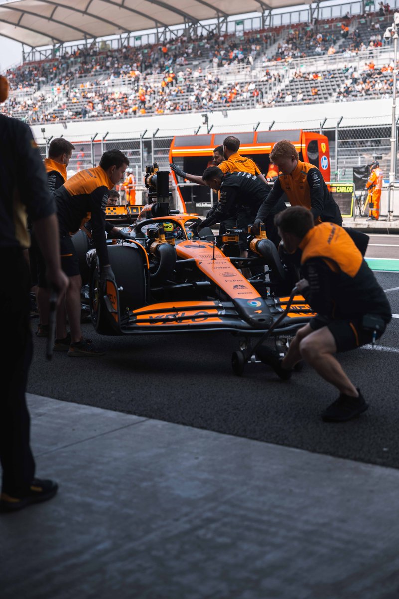 McLarenF1's tweet photo. A big effort from team papaya today! 🙌🧡

#MexicoGP https://t.co/SfAR2z119c