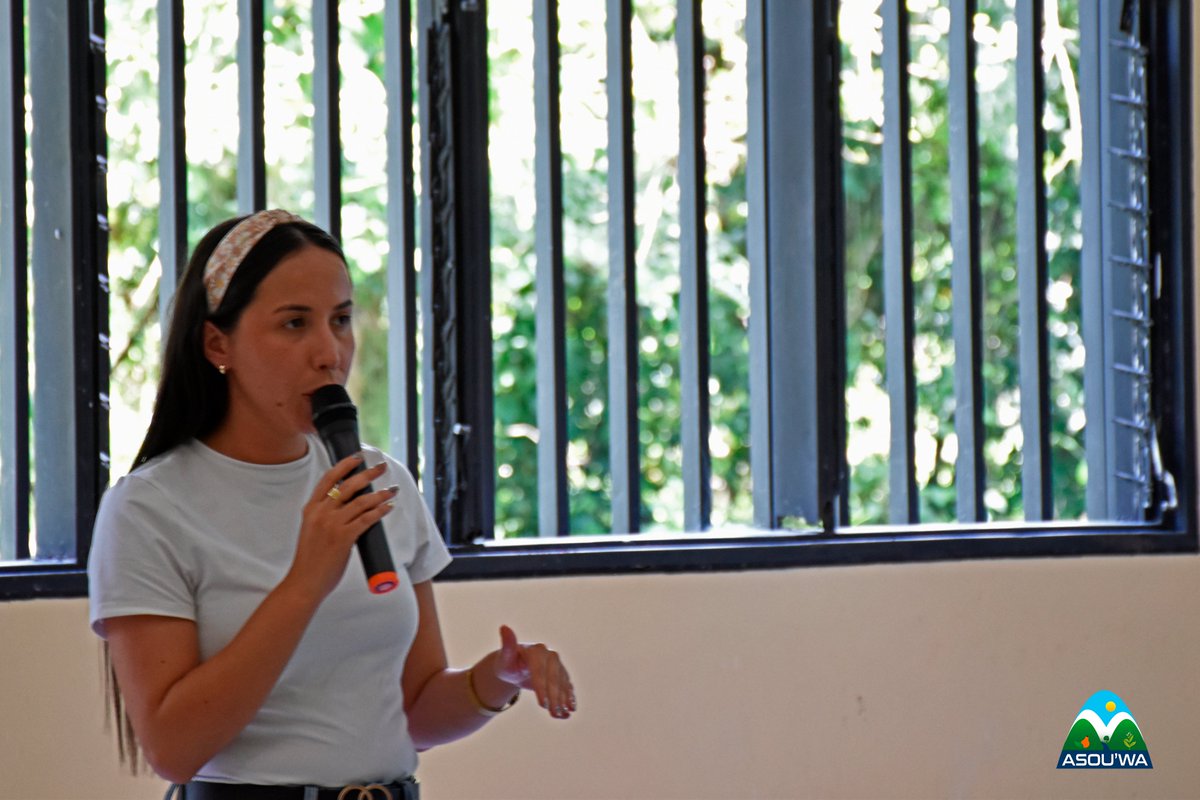 Fortaleciendo la Educación Propia en la Comunidad Indígena U'wa.

Hoy tuvimos una jornada enriquecedora de socialización con los cabildos de la comunidad indígena U'wa, etnoeducadores, dinamizadores y autoridades indígenas.
Nuestro objetivo: El fortalecimiento, desarrollo e