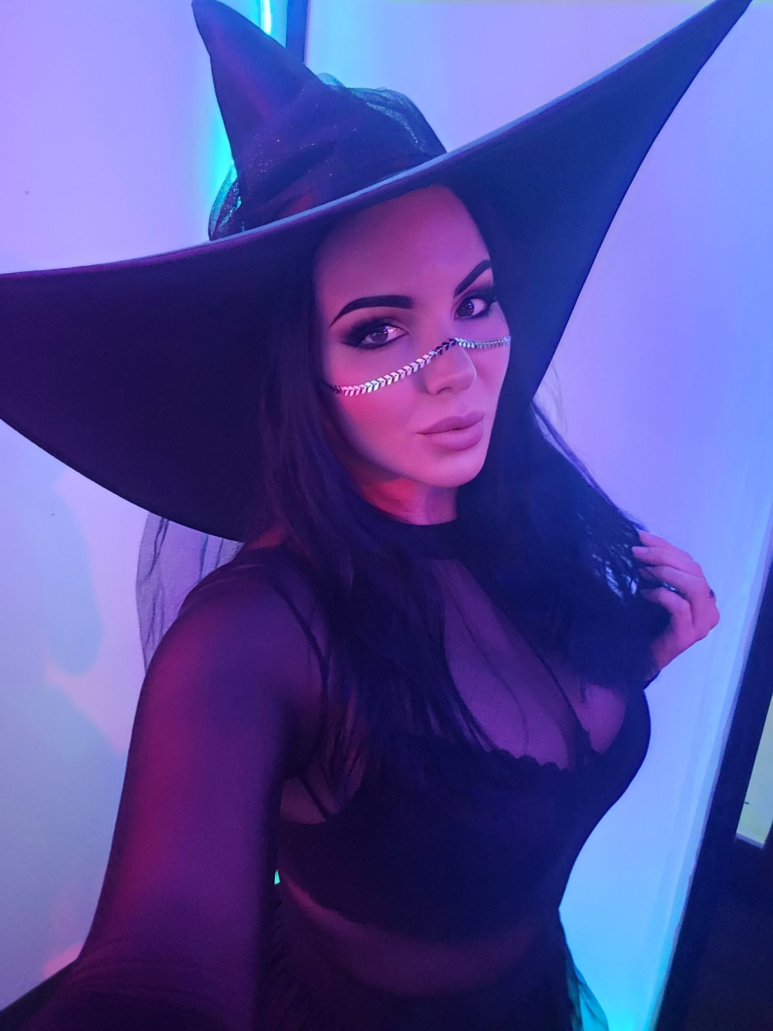 My hat isn't big enough for this play party. https://t.co/5Dol0EHScD
