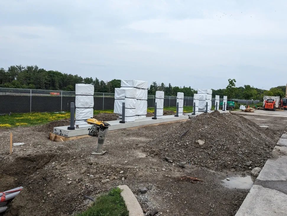 DriveTeslaca's tweet image. Trivia: Which of these three projects do you think was quickest to go from dirt pile to open?

If you guessed the Supercharger you’re wrong. 

Tesla was able to build Giga Shanghai, and is on track to build their Chinese Megafactory, quicker than they were able to get this 8…