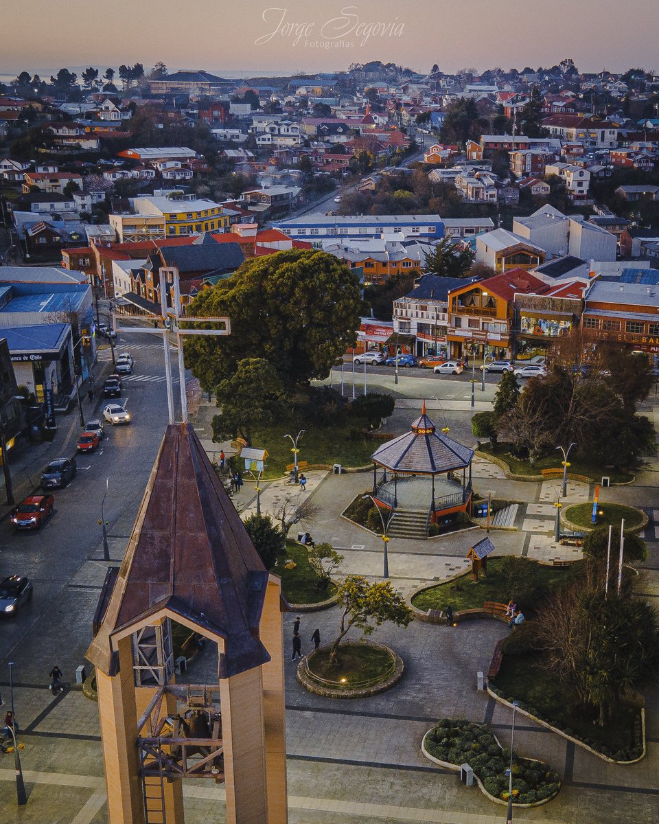 ✨🌅  Les comparto postal de nuestra querida comuna de Ancud, desde la plaza, catedral y parte del centro 💙 Más allá de los resultados de las elecciones este fin de semana 🗳️, recordemos que, al final del día, somos todos vecinos de este lugar especial
facebook.com/share/p/127Yv2…