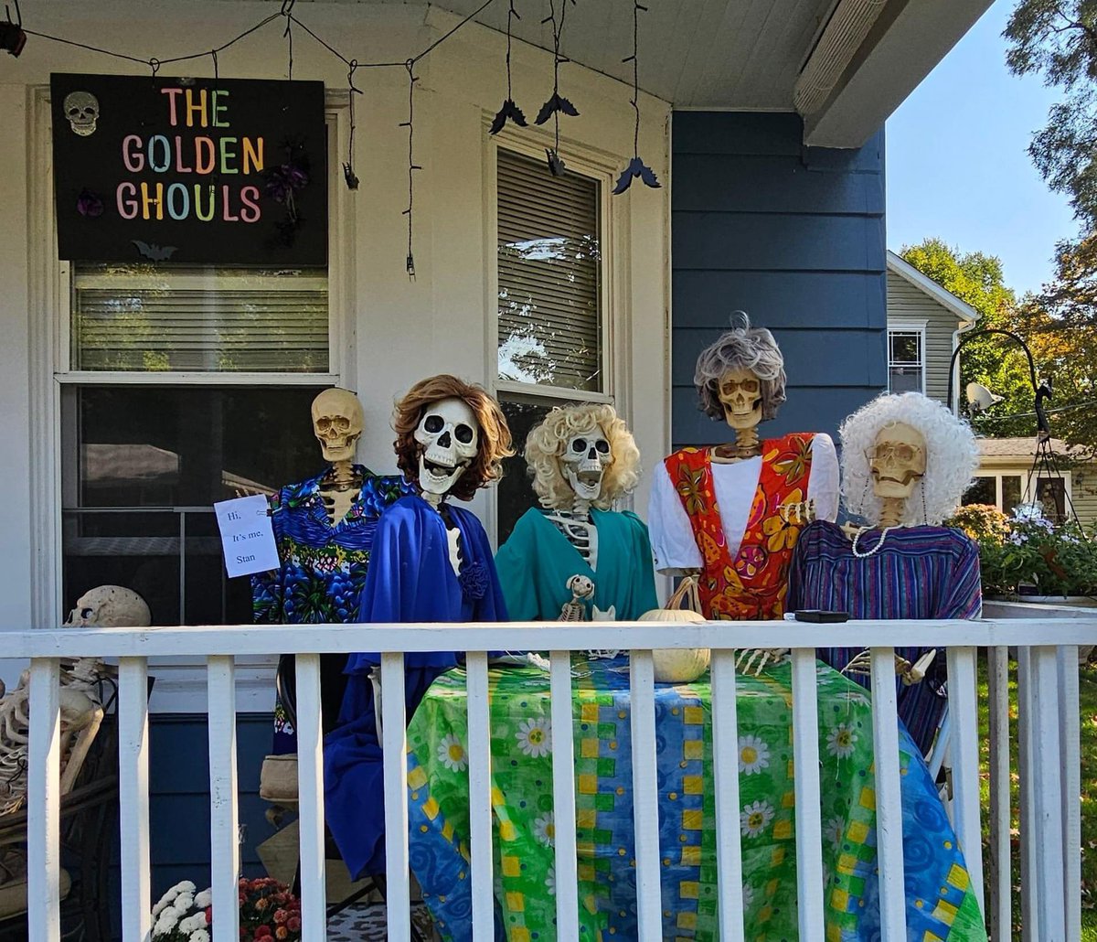amysframeshop's tweet photo. @RLFMSsquad I saw this and thought of you! #thegoldenghouls https://t.co/E6xggAG5kJ