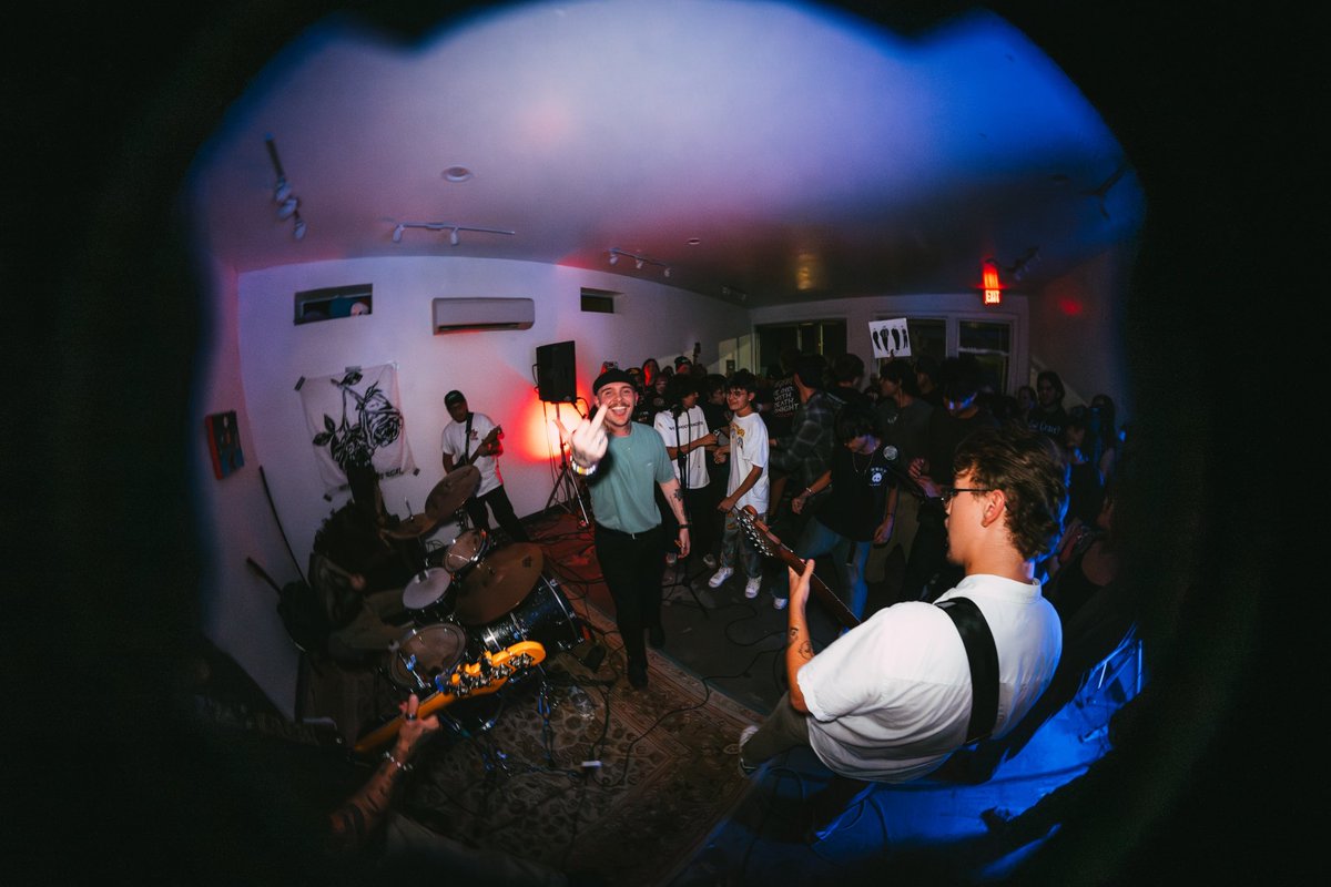Savingsband's tweet photo. Savings the mfn band https://t.co/JUyo6SBko4