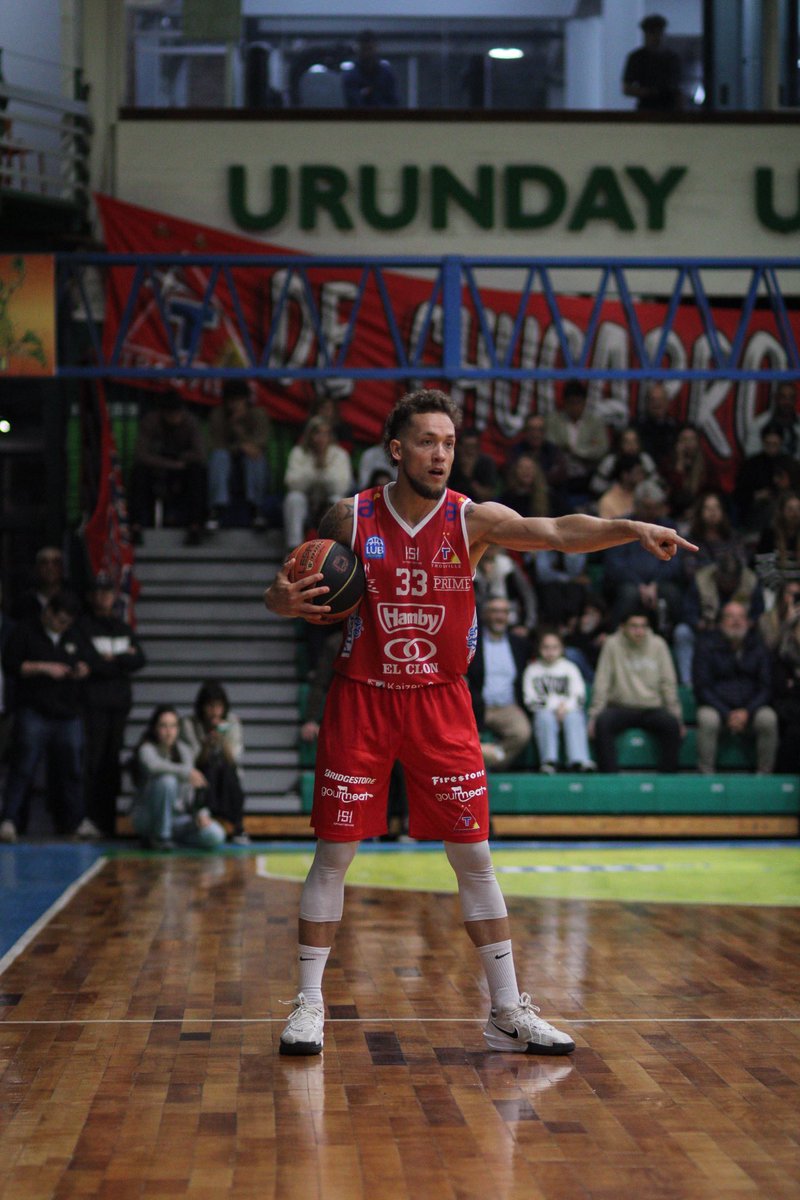 ClubTrouvilleUY's tweet photo. #3C | 1:38 para el final, vamos 3 puntos adelante: 52-55 🌊🔴 #jugamosTodos https://t.co/G0E3dKDIuF