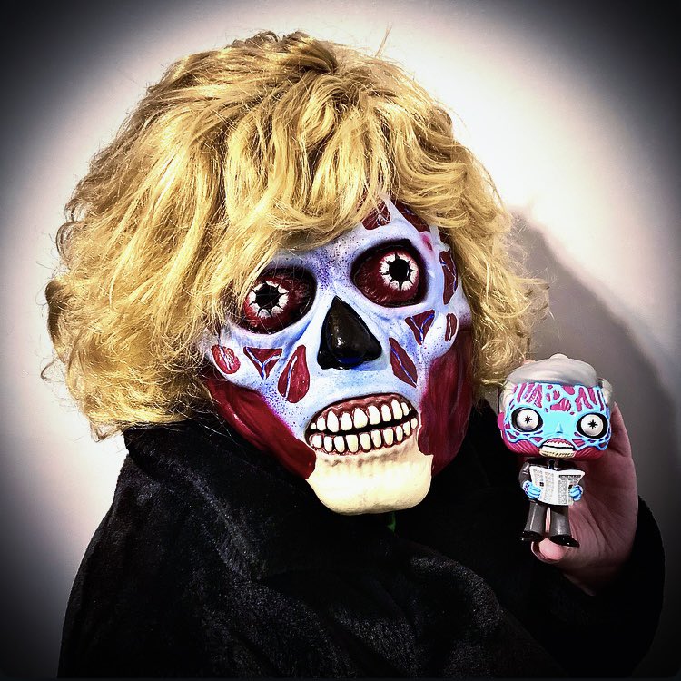 MajesticWarLynx's tweet image. It’s Day 1 of the October #FunaticsFunkoPhotoADayChallenge hosted by @FunkoLeeM &amp;amp; @dj3cb : Spooky Funko Fashion Friday!

#Funko #FunkoPhotoADayChallenge #FunkoOct2024 #FunkoFunatic #OriginalFunko #Halloween #TheyLive #FunkoFrights @OriginalFunko #FunkoCommunity #FunkoFamily