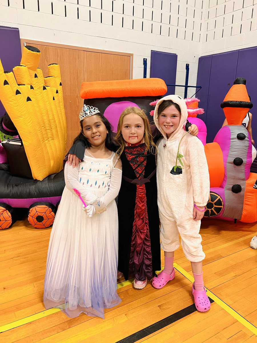 The 3rd and 4th grade Harvest Dance was so much fun tonight. A special thank you to our amazing HB PTA for setting up such a special night for our students. <a href="/HamptonBaysES/">Hampton Bays ES</a> #WeAreHB <a href="/misstiskaa/">Morgan Jones</a>