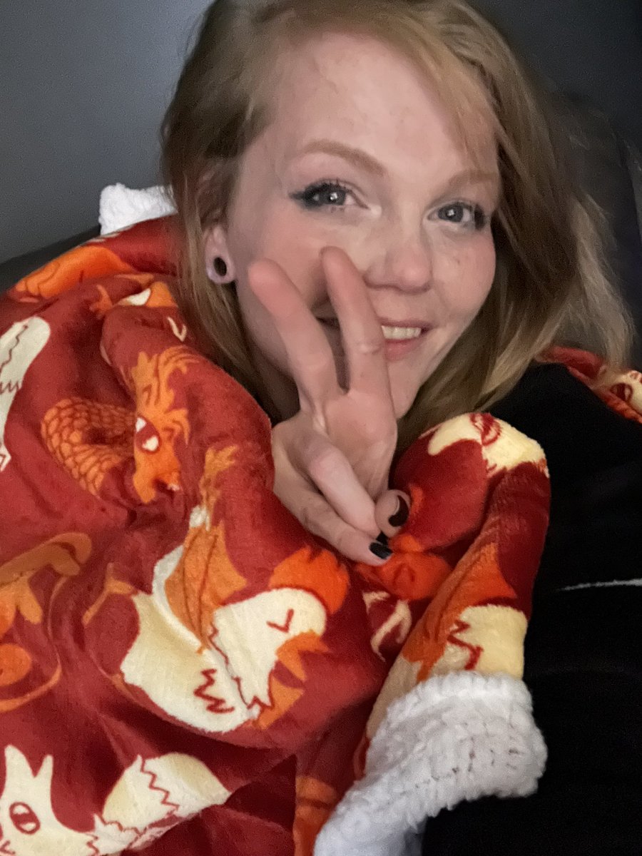 fletcherface's tweet photo. Got my @Mythical blanket just in time for #goodmythicalevening #merchicality #GME https://t.co/aFzcAHwpgA