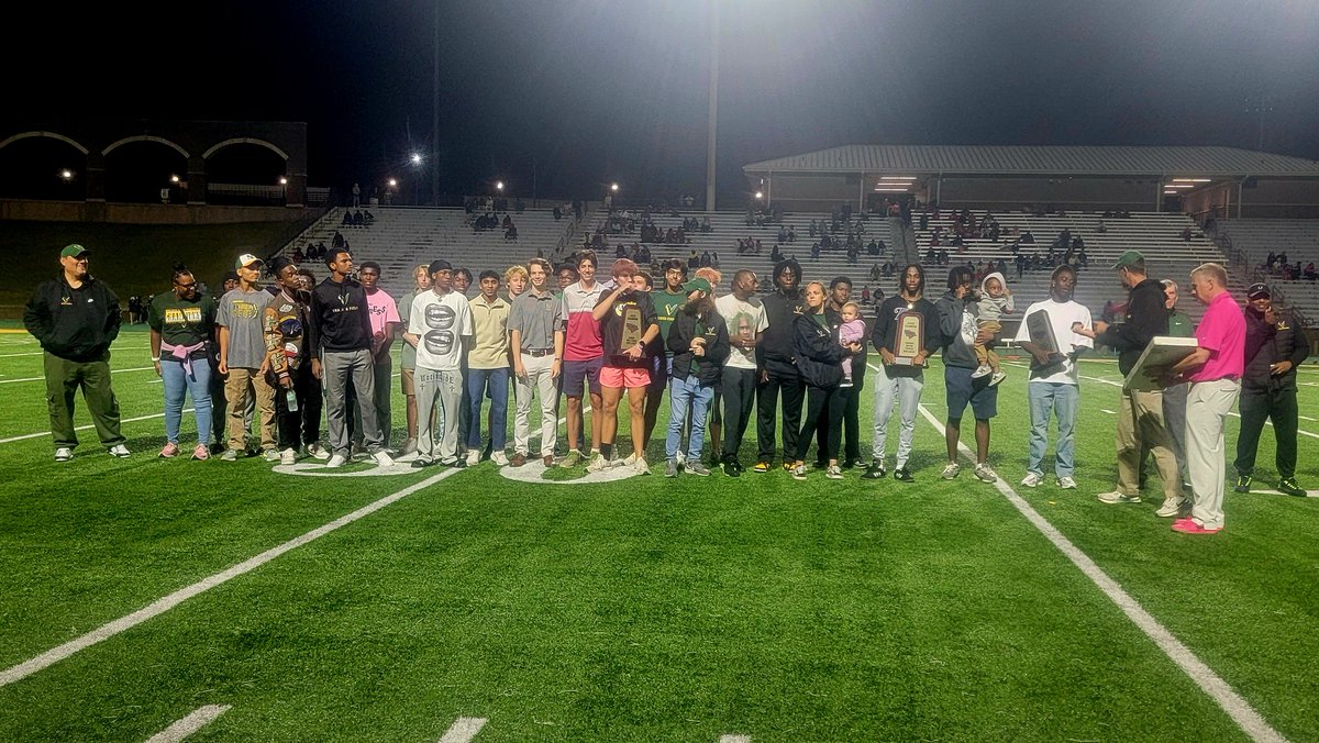 LouatTheState's tweet photo. Ring ceremony for @SVVikingsSports boys track state championship.  It was Vikings 3rd straight state championship https://t.co/IHuJM1fg7p