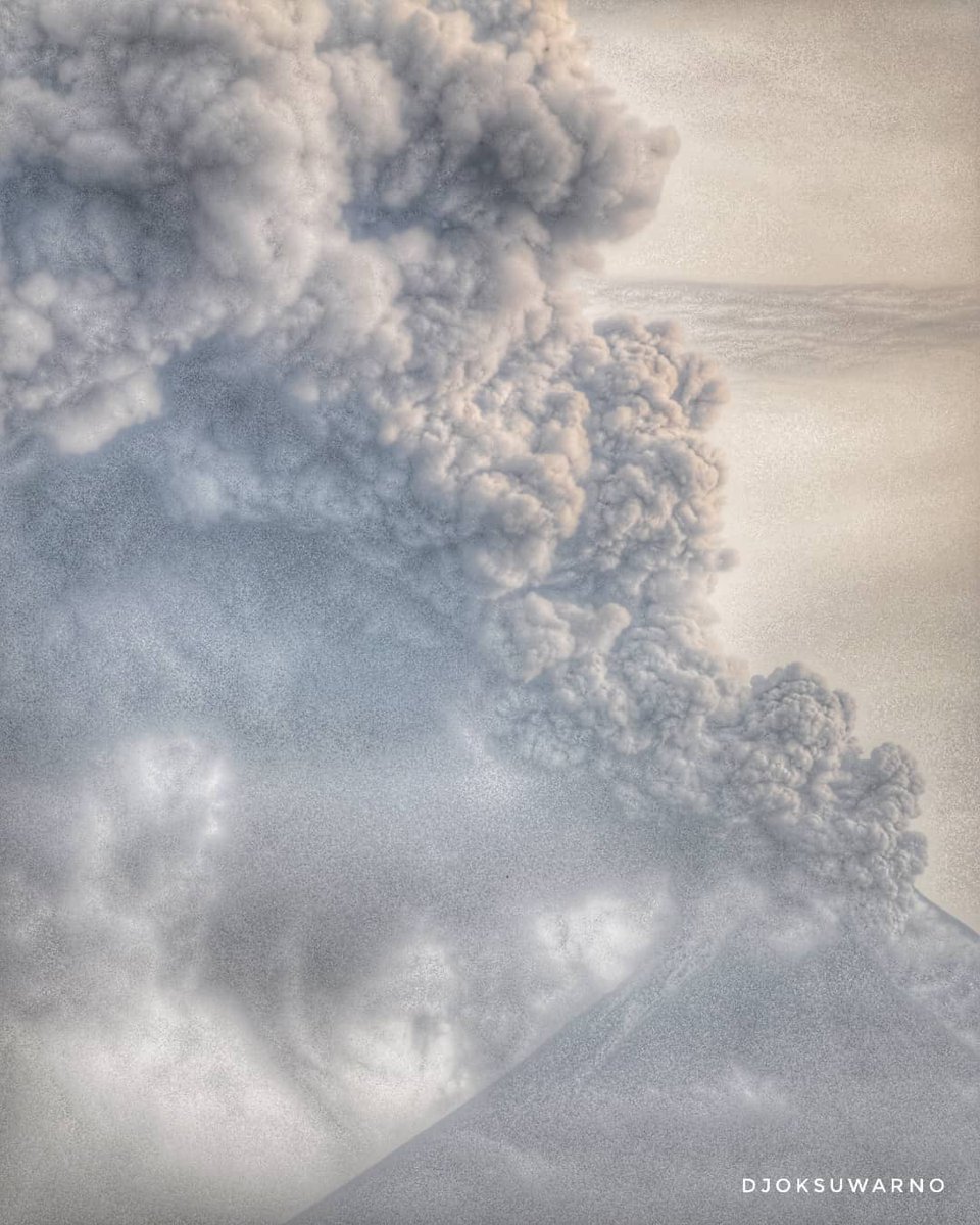 Hari ini tepat 14  tahun yang lalu erupsi Gunung Merapi. 26 Oktober 2010 - 26 Oktober 2024

📸: Djoksuwarno