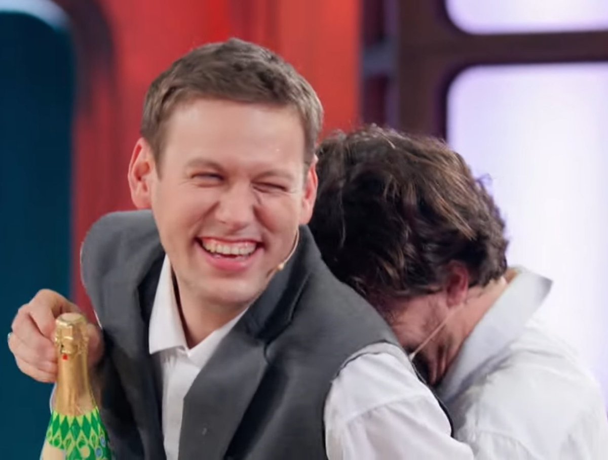 sohappybitch's tweet image. А довольные, блин