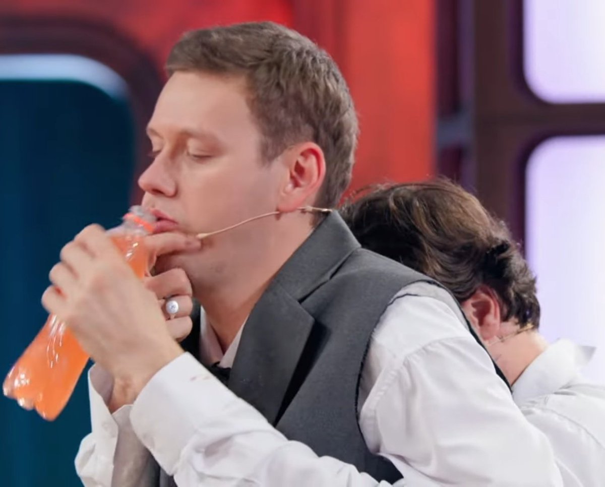 sohappybitch's tweet image. А довольные, блин